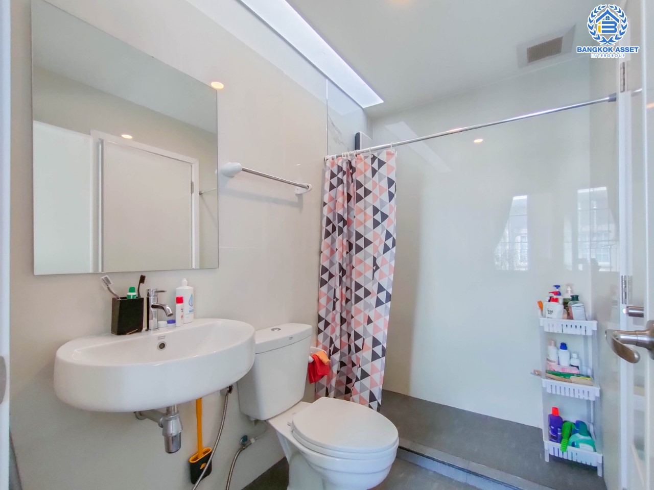 *****ทาวน์เฮ้าส์มือสองย่านนนทบุรี ม.กัสโต้ ราชพฤกษ์-พระราม5 บนเนื้อที่ 17.9 ตร.ว. ฟังก์ชัน 3 ห้องนอน 2 ห้องน้ำ 2 ที่จอดรถ บนทำเลยอดเยี่ยม เพียงไม่ถึง 15 นาทีก็ถึงรถไฟฟ้าสายสีม่วง "สถานีแยกติวานนท์" ใกล้เซ็นทรัล รัตนาธิเบศร์ และทางด่วน "ศรีรัชใหม่"